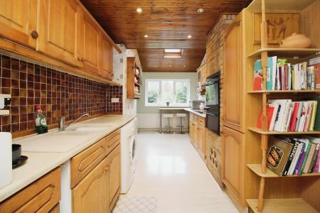 3 bedroom Detached house for sale in Harecroft Crescent, Sapcote, LE9