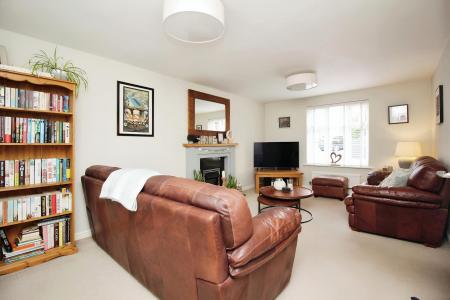 4 bedroom Detached house for sale in Hastings Meadow Close, Kirby Muxloe, LE9
