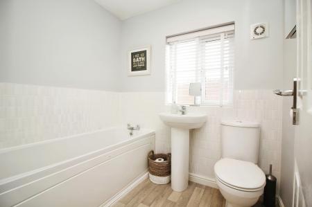 4 bedroom Detached house for sale in Hastings Meadow Close, Kirby Muxloe, LE9