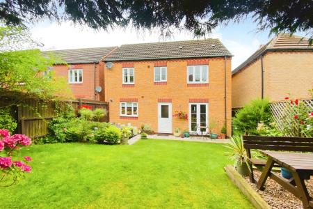 4 bedroom Detached house for sale in Hastings Meadow Close, Kirby Muxloe, LE9
