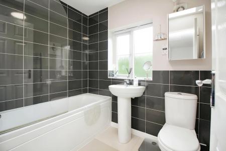 4 bedroom Detached house for sale in Hastings Meadow Close, Kirby Muxloe, LE9