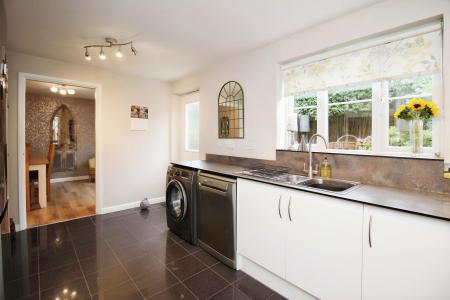 4 bedroom Detached house for sale in Hastings Meadow Close, Kirby Muxloe, LE9