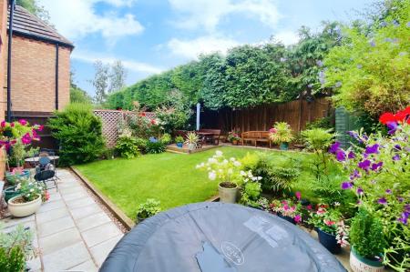 4 bedroom Detached house for sale in Hastings Meadow Close, Kirby Muxloe, LE9