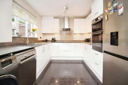 4 bedroom Detached house for sale in Hastings Meadow Close, Kirby Muxloe, LE9