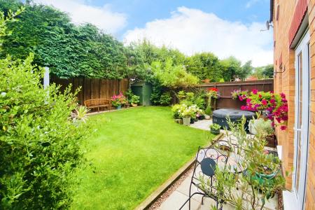 4 bedroom Detached house for sale in Hastings Meadow Close, Kirby Muxloe, LE9
