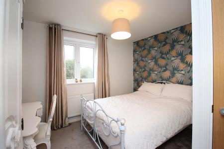 4 bedroom Detached house for sale in Hawthorn Grove, Sapcote, LE9