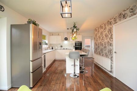 4 bedroom Detached house for sale in Hawthorn Grove, Sapcote, LE9