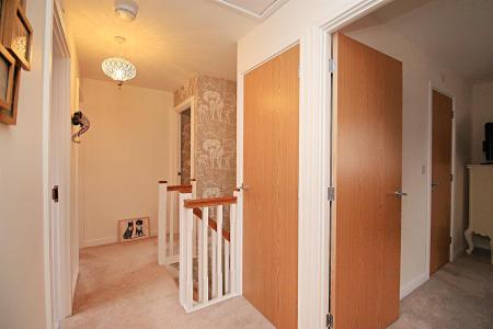 4 bedroom Detached house for sale in Hawthorn Grove, Sapcote, LE9