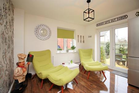 4 bedroom Detached house for sale in Hawthorn Grove, Sapcote, LE9