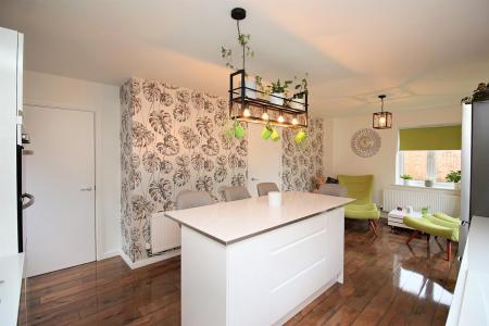 4 bedroom Detached house for sale in Hawthorn Grove, Sapcote, LE9