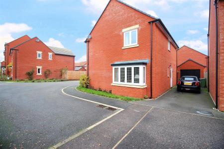 4 bedroom Detached house for sale in Hawthorn Grove, Sapcote, LE9