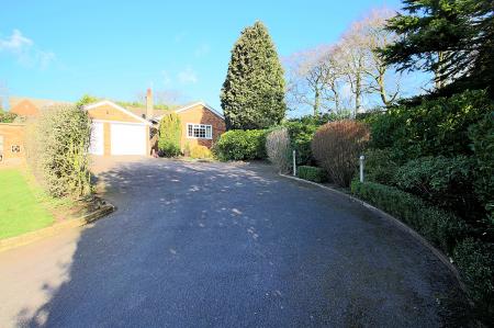 4 bedroom Detached bungalow for sale in Hayes End, Desford, LE9