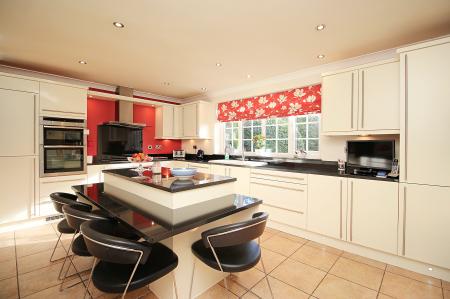 4 bedroom Detached bungalow for sale in Hayes End, Desford, LE9