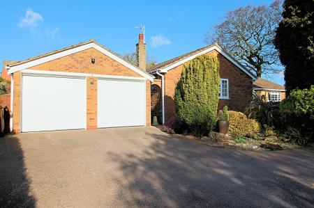 4 bedroom Detached bungalow for sale in Hayes End, Desford, LE9