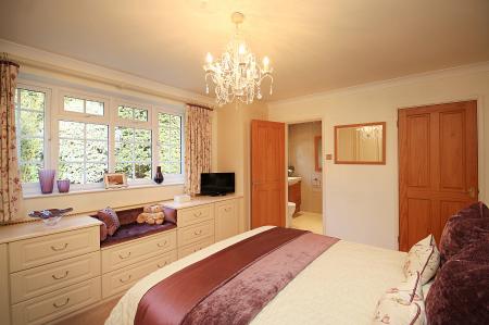 4 bedroom Detached bungalow for sale in Hayes End, Desford, LE9