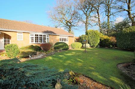 4 bedroom Detached bungalow for sale in Hayes End, Desford, LE9