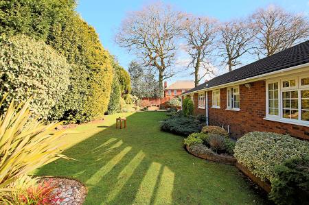 4 bedroom Detached bungalow for sale in Hayes End, Desford, LE9