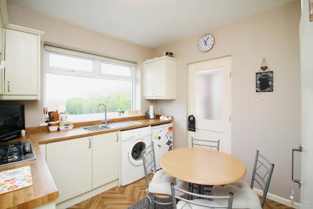 4 bedroom Detached bungalow for sale in Heath Lane, Earl Shilton, LE9