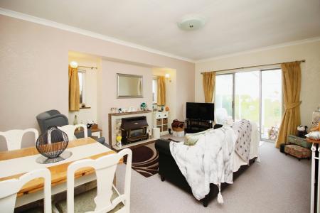 4 bedroom Detached bungalow for sale in Heath Lane, Earl Shilton, LE9