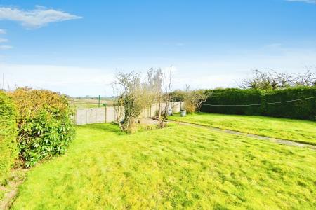 4 bedroom Detached bungalow for sale in Heath Lane, Earl Shilton, LE9