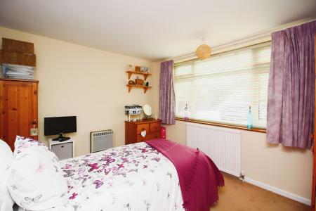 4 bedroom Detached bungalow for sale in Heath Lane, Earl Shilton, LE9