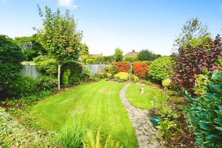 4 bedroom Semi-detached house for sale in Hilders Road, Western Park, Leicester, LE3