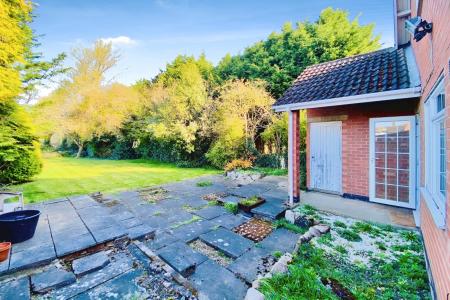 3 bedroom Semi-detached house for sale in Hinckley Road, Leicester Forest East, LE3