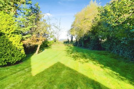 3 bedroom Semi-detached house for sale in Hinckley Road, Leicester Forest East, LE3