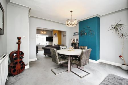 2 bedroom Semi-detached bungalow for sale in Hinckley Road, Leicester Forest East, LE3