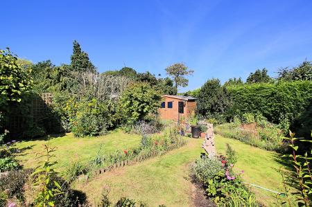 3 bedroom Detached house for sale in Hinckley Road, Leicester Forest East, LE3