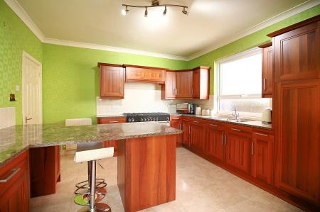 3 bedroom Detached house for sale in Hinckley Road, Leicester Forest East, LE3