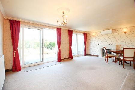 3 bedroom Detached house for sale in Hinckley Road, Leicester Forest East, LE3