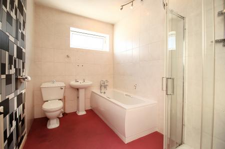 3 bedroom Detached house for sale in Hinckley Road, Leicester Forest East, LE3