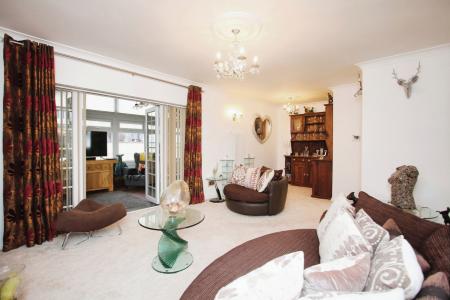 3 bedroom Town house for sale in Extended Home - Hockley Farm Road, Braunstone, LE3