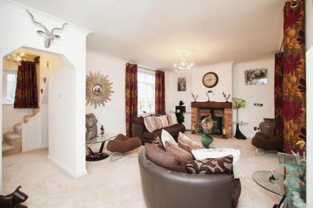 3 bedroom Town house for sale in Extended Home - Hockley Farm Road, Braunstone, LE3
