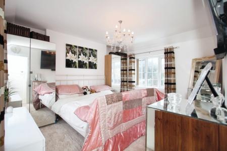 3 bedroom Town house for sale in Extended Home - Hockley Farm Road, Braunstone, LE3