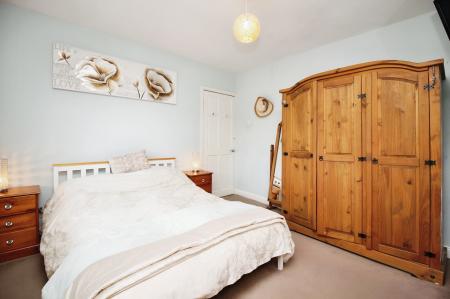 3 bedroom Semi-detached house for sale in Hockley Farm Road, Braunstone, LE3