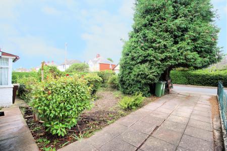 2 bedroom Semi-detached bungalow for sale in Holmfield Avenue West, Off Braunstone Lane, Leicester