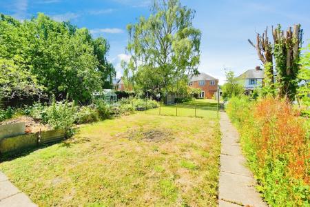 3 bedroom Semi-detached house for sale in Holmfield Avenue West, Leicester Forest East, LE3