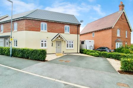 2 bedroom Semi-detached house for sale in Irvine Crescent, Lubbesthorpe, LE19