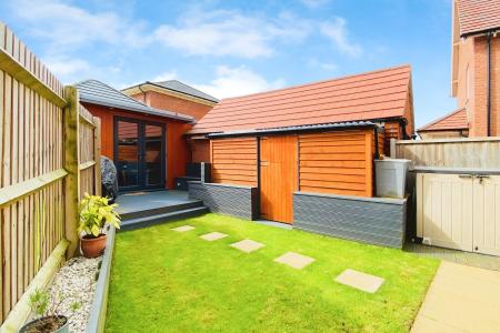 2 bedroom Semi-detached house for sale in Irvine Crescent, Lubbesthorpe, LE19