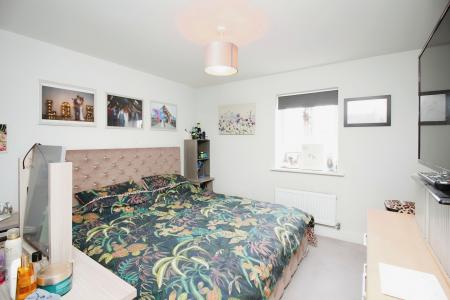 2 bedroom Semi-detached house for sale in Irvine Crescent, Lubbesthorpe, LE19