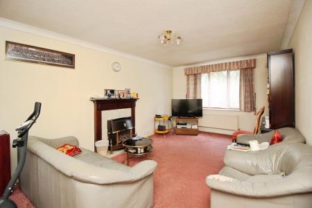 4 bedroom Detached house for sale in Kingcup Close, Leicester Forest East, LE3