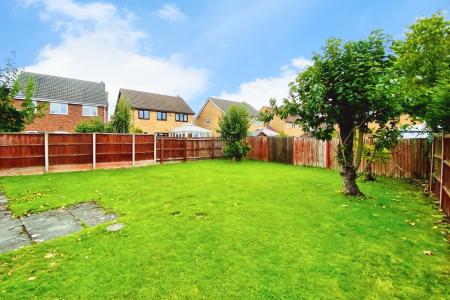 4 bedroom Detached house for sale in Kingcup Close, Leicester Forest East, LE3