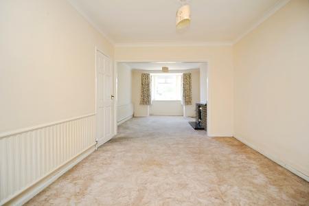 3 bedroom Semi-detached house for sale in Kings Drive, Leicester Forest East, LE3