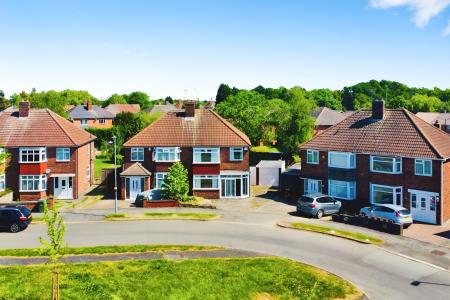 3 bedroom Semi-detached house for sale in Kings Drive, Leicester Forest East, LE3