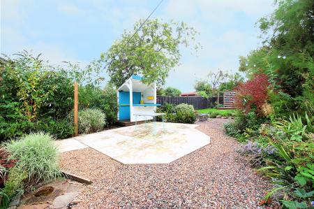 3 bedroom Semi-detached house for sale in Kingsway North, Braunstone Town, LE3