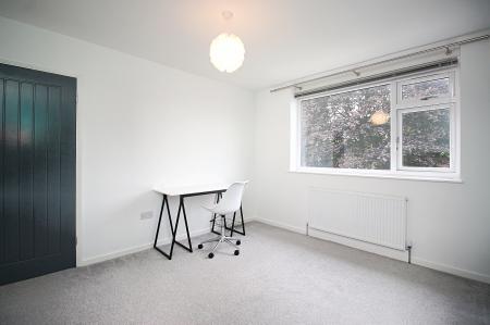 3 bedroom Semi-detached house for sale in Kingsway North, Braunstone Town, LE3