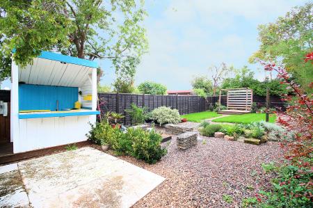 3 bedroom Semi-detached house for sale in Kingsway North, Braunstone Town, LE3