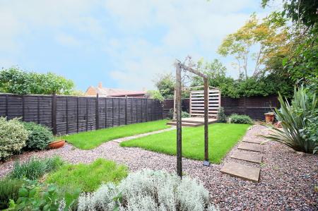 3 bedroom Semi-detached house for sale in Kingsway North, Braunstone Town, LE3